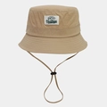 Detalle de sombrero tipo pescador caqui de secado rápido con parche y cordón ajustable - Talla única / Caqui