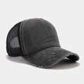 Dettaglio del cappellino da baseball slavato con rete traspirante ed effetto vintage - Stile Invecchiato con Cuciture / Nero e Nero