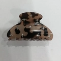 Détail de la pince à cheveux écaille de tortue avec strass en forme d'étoile - 6cm / Tortoise
