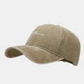 Détail du texte Mama brodé sur une casquette de baseball vintage en coton kaki lavé - Réglable / Kaki