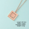 Roségouden ketting met roterende vierkante hanger en gedetailleerde afmetingen op de foto - Dubbellaags Draaibaar Vierkant (Roségoud) / Roségoud