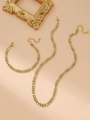 Dettaglio set collana e bracciale a foglia dorata con smalto celeste e bianco - Set Blu e Bianco