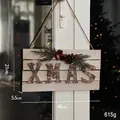 Rustikales XMAS Holzschild zum Aufhängen mit Tannennadeln und roten Beeren Dekoration - Weiße Tannenzapfen-Holzschild Einzelpackung - XMAS