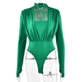 Dettaglio di un body verde con scollo a V, colletto choker, arricciature e passapollice - S / Verde