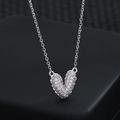 Elegante collar de plata con un colgante de corazón con circonitas rosas brillantes - Plateado