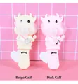 Dettaglio mini ventilatori manuali con design di mucca a cartone nei colori crema e rosa - Mucca Rosa
