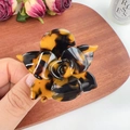 Elegant tortoise shell flower hair claw clip with 3D floral design in amber acetate - 5.5cm / Coffee Tortoise Shell