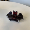 Pinza para el pelo de murciélago negro de Halloween con detalles rojos para mujer - Murciélago diablo