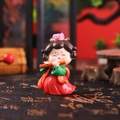 Graziosa statuetta a dondolo ragazza cinese Tang con flauto in hanfu rosso e verde - 1056-2A Piccolo Suonando il flauto