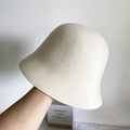 Chapeau cloche en feutre de laine blanc crème au design minimaliste et texture douce - M (56-58cm) / Blanc