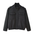 Chaqueta negra minimalista para hombre con cuello alto y charreteras sobre fondo blanco - S / Negro