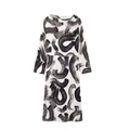Elegantes langärmliges Maxikleid mit Rundhalsausschnitt und abstraktem schwarz-weißem Druck - XS / Weiß