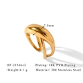Dettaglio anello in acciaio inossidabile placcato oro 18K con design geometrico incrociato da 7,5 mm - Stile Curvo Dorato (HF-J1546-G)