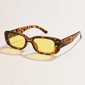 Retro rectangular sunglasses in tortoiseshell frame with vibrant yellow lenses - C25 Leopard Frame Transparent Yellow