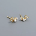 Eleganti orecchini a lobo in argento S925 dorato con perle bianche e zirconi brillanti - Oro