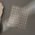 Makroaufnahme von 3D Silber Dollarzeichen Nagelaufklebern mit metallischem Co-544 Design - Dollarzeichen (CO-544) / Folienprägung