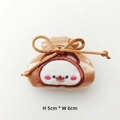 Détail de broderie animalière sur pochette satin 5x6cm avec cordon pour loisirs créatifs - Khaki (Ours)