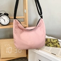 Bolso bandolera de nailon rosa en forma de media luna con correa ajustable para diario - Rosa