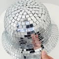 Cappello da pescatore disco argento con tasselli a specchio per look da festa - Stile Specchio Bianco