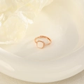 Anello regolabile in oro rosa con gemma bianca quadrata e dettagli in zircone - Aperto Regolabile / Stile Giada Bianca Zolletta di Zucchero