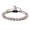 Handgefertigtes Yoga-Energie-Armband mit 6 mm blauen Achatperlen und verstellbarer Kordel - Grau gestreifter Achat