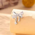 Orecchino a perno a fiocco d'argento con zirconi e chiusura a vite sicura - Stile Pendente con Fiocco (A366-单只)