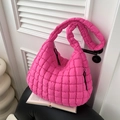 Borsa hobo trapuntata rosa moderno con morbida trama a griglia e tracolla alla moda - Rosa Rosso