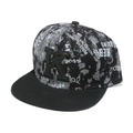 Detailansicht der Hip-Hop-Cap mit K-Patch und trendigem Graffiti-Muster - M (56-58cm) / Schwarz & Weiß