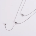 Collana minimalista a doppio strato in titanio argento con tre perle lisce lucide - Color Acciaio