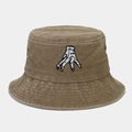 Détail de la broderie main sur bob en coton lavé avec œillets métalliques et finition vintage - M (56-58cm) / Kaki