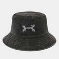 Dettaglio del ricamo di corna bianche e cuciture sul cappello a secchiello nero lavato - M (56-58cm) / Nero