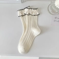 Calze Lolita bianco crema con bordi neri arricciati e trama a costine sottili - Bianco con bordo nero