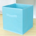 Opvouwbare lichtblauwe opbergdoos van vliesstof met handvat, 45-graden weergave op hout - Stoffen Handvat / Groot (28*28*28cm) / Blauw
