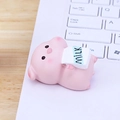 Rosa Schweinchen Mini-Figur mit Milchflasche für Schreibtisch oder Auto-Deko - XY013A Großes liegendes Schwein