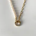 Collier en acier inoxydable plaqué or 14 carats avec perles d'eau douce et pendentif rond - Chaîne Cousue Fermoir Cercle Strass Or 14K (XNL0007-2)