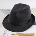 Dunkelgrauer Herren-Fedora-Hut aus karierter Wolle mit schwarzem Band in 45-Grad-Ansicht - Einheitsgröße 58cm / Großes Karo Schwarz