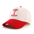 Detalle del bordado de martini y texto rojo sobre la gorra de béisbol retro bicolor - Talla única / Rojo