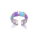 Dettaglio anello argento aperto con strisce alternate in smalto viola e blu vibrante - Argento a Strisce Viola Blu (JZ6337P-2)