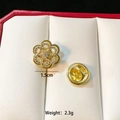 Detail shot of 1.5cm flower brooch in gold with diamonds, weight 2.3g in jewelry box - Rotatable Gold Flower C204