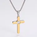 Dettaglio del ciondolo a croce bicolore in acciaio inossidabile con incisione del Padre Nostro - Catena da 2.5mm*60cm / Bicolore (Oro e Argento)