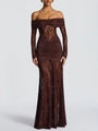 Elegante abito lungo marrone scuro con spalle scoperte e pizzo con dettagli arricciati - S / Borgogna