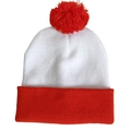 Détail d'un bonnet en tricot rayé rouge et blanc avec un pompon doux sur le dessus - Taille unique / Pompon Rouge + Blanc Crème