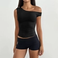 Nahaufnahme des schwarzen One-Shoulder-Oberteils mit Raffung und schmaler Passform - S / Schwarz