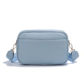 Borsa a tracolla minimalista in pelle PU azzurra con dettagli dorati e cinturino - Blu