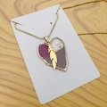 Collana a serpente in acciaio dorato con ciondolo a cuore vintage e piuma smaltata - Cuore Con Piuma