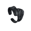 Detalle del anillo de acero de titanio negro con patrón de ondas y diseño abierto - Abierto Ajustable / Negro