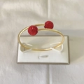 Bracelet câble réglable en acier plaqué or 18 carats avec deux cristaux rouges - Or/Rouge