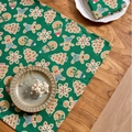 Forest green Christmas table runner with gingerbread and tree patterns in cotton linen - Green Background Gingerbread Man