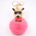 Dettaglio del portachiavi Bulldog francese con pompon rosa e testa di cane dorata - Rosso anguria
