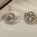 Pendientes de espiral plateados en forma de cuerno con acabado texturizado de 24 mm - Aprox. 24x24mm / Pequeño Color Acero